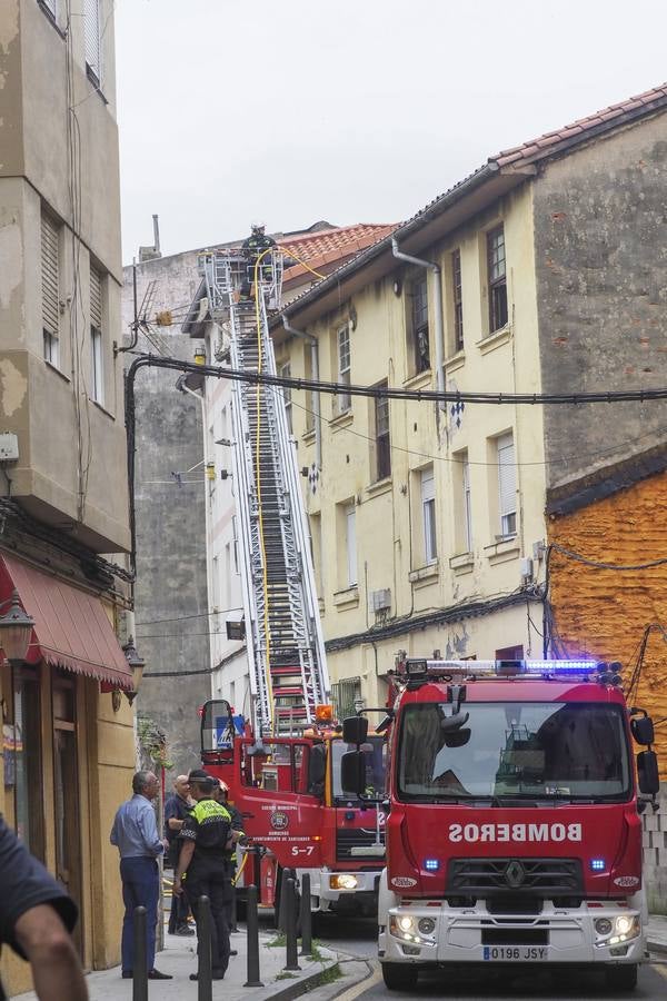 Fotos: Incendio en la calle San Sebastián de Santander