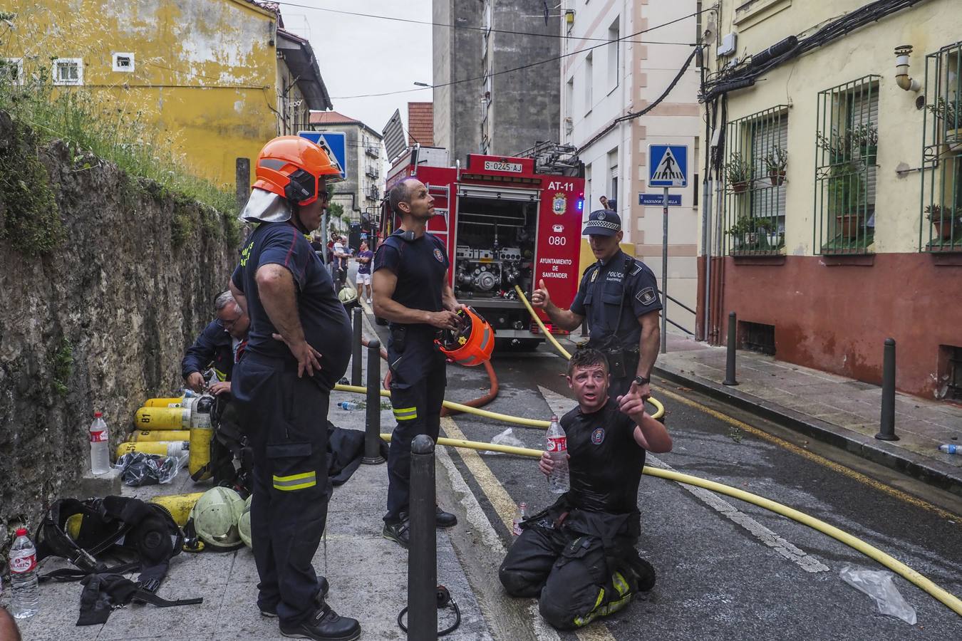 Fotos: Incendio en la calle San Sebastián de Santander