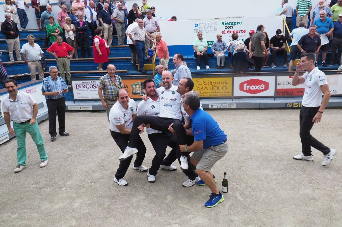 Peñacastillo inaugura un nuevo tiempo. La peña llamada a dominar los próximos años en los bolos anticipa su dominio al vencer en una temporada que ha significado el fin de la hegemonía de Hermanos Borbolla