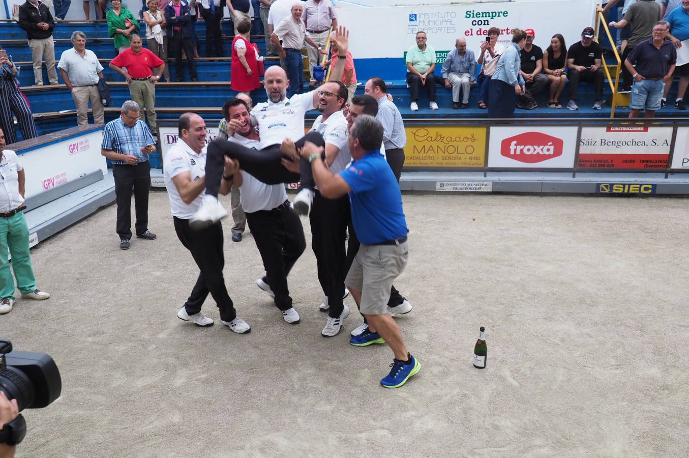 Peñacastillo inaugura un nuevo tiempo. La peña llamada a dominar los próximos años en los bolos anticipa su dominio al vencer en una temporada que ha significado el fin de la hegemonía de Hermanos Borbolla