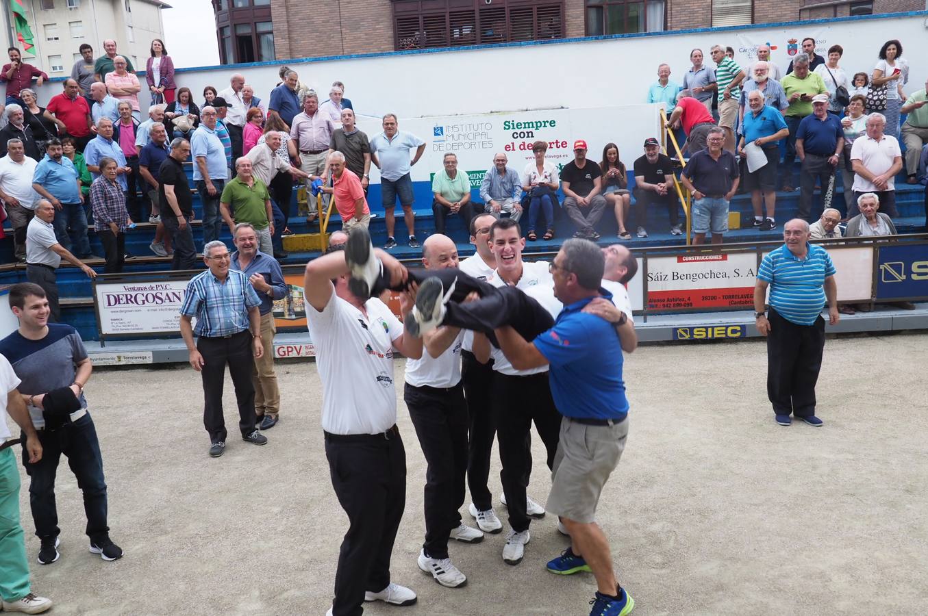 Peñacastillo inaugura un nuevo tiempo. La peña llamada a dominar los próximos años en los bolos anticipa su dominio al vencer en una temporada que ha significado el fin de la hegemonía de Hermanos Borbolla