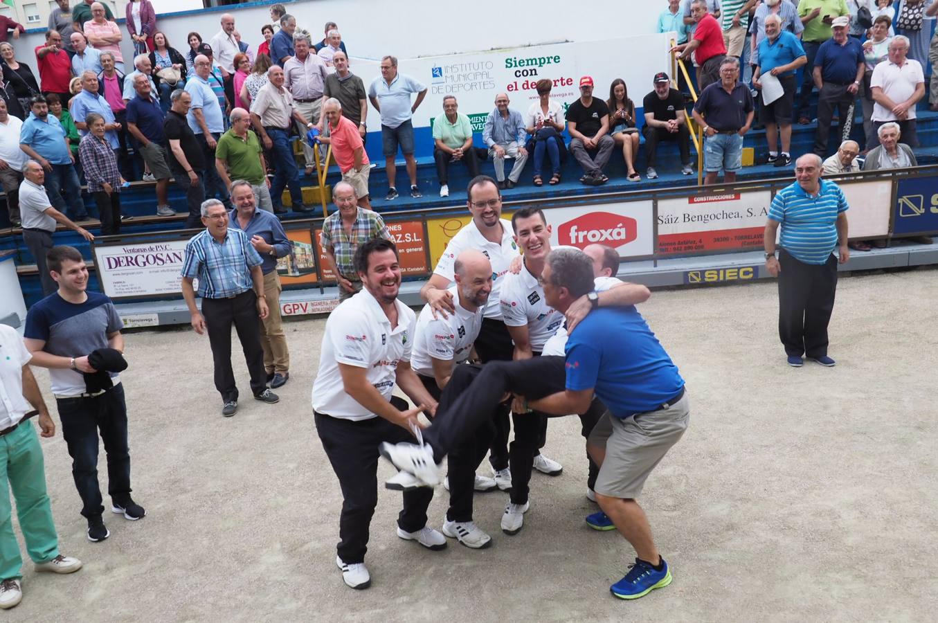 Peñacastillo inaugura un nuevo tiempo. La peña llamada a dominar los próximos años en los bolos anticipa su dominio al vencer en una temporada que ha significado el fin de la hegemonía de Hermanos Borbolla