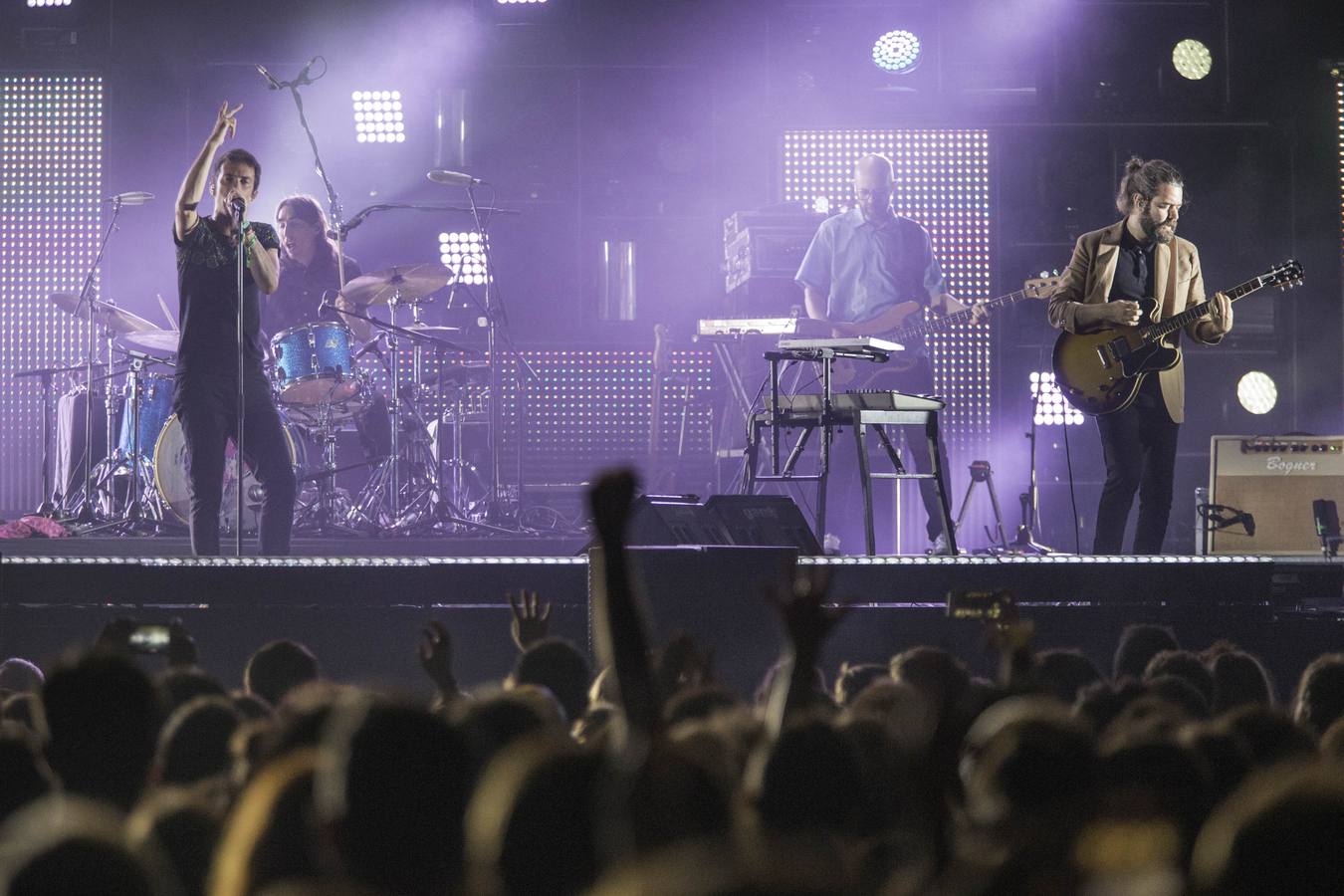 Miles de personas arropan a Vetusta Morla en el concierto de este jueves por la noche en La Campa de la Magdalena