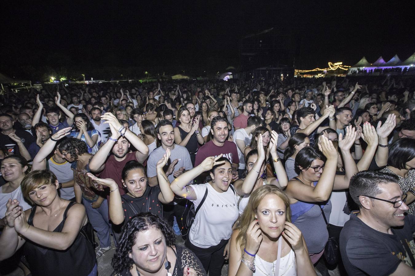 Miles de personas arropan a Vetusta Morla en el concierto de este jueves por la noche en La Campa de la Magdalena