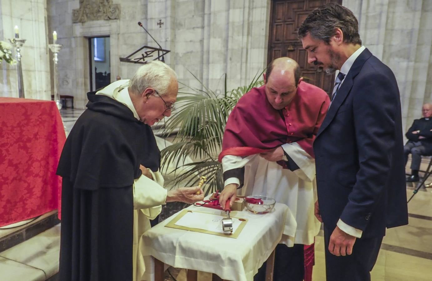 El obispo de Santander, Manuel Sáchez Monge, preside en la Catedral de Santander el acto oficial de la clausura del proceso abierto, en lo concerniente al ámbito de la Diócesis, para declarar a 79 mártires de persecución religiosa «por no renunciar a su fe» durante el primer año de la Guerra Civil española.