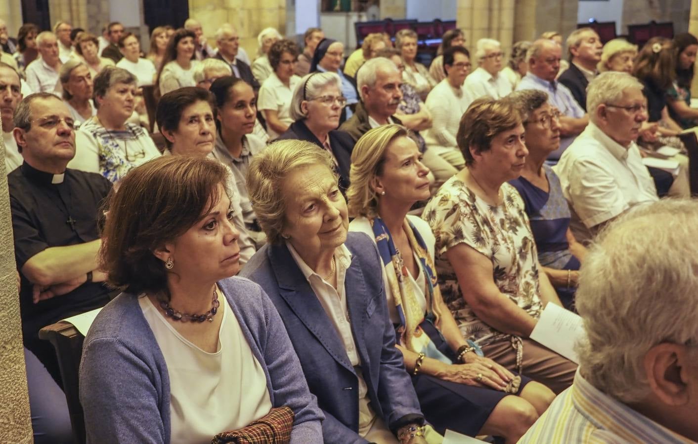 El obispo de Santander, Manuel Sáchez Monge, preside en la Catedral de Santander el acto oficial de la clausura del proceso abierto, en lo concerniente al ámbito de la Diócesis, para declarar a 79 mártires de persecución religiosa «por no renunciar a su fe» durante el primer año de la Guerra Civil española.