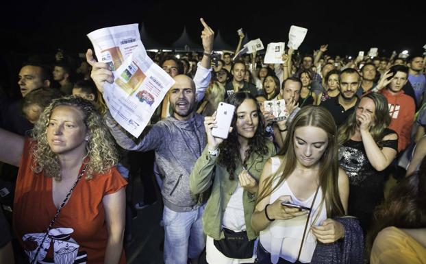 Indignación en la Campa: «¡Fuera!, ¡fuera!»