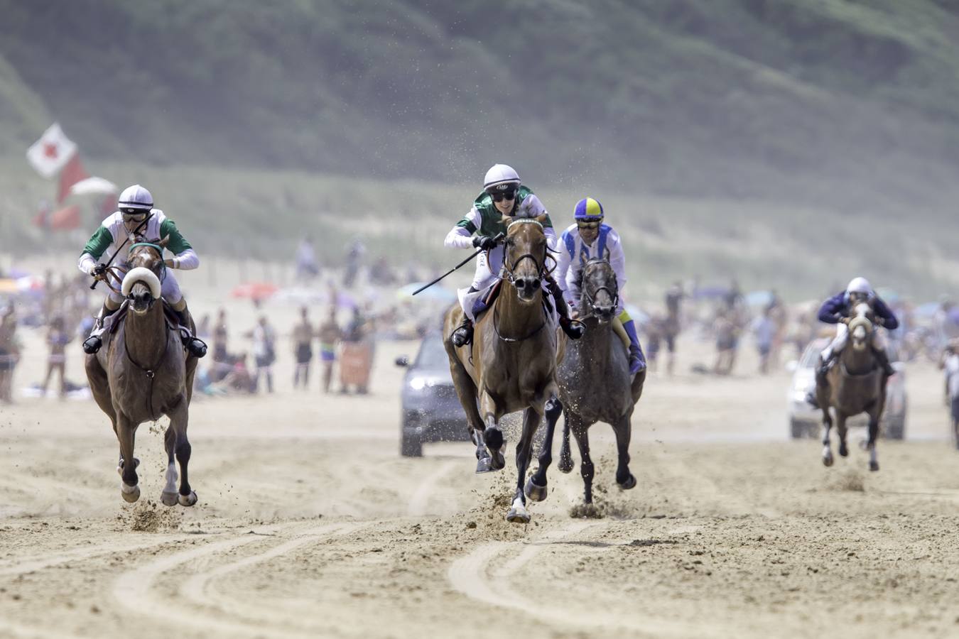 La amazona cántabra es la primera que gana la carrera principal, en una jornada en la que Diego Sarabia se impuso en las otras dos pruebas del día
