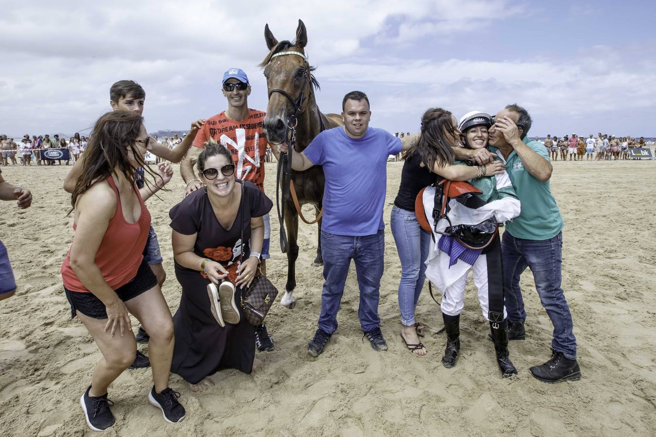 La amazona cántabra es la primera que gana la carrera principal, en una jornada en la que Diego Sarabia se impuso en las otras dos pruebas del día