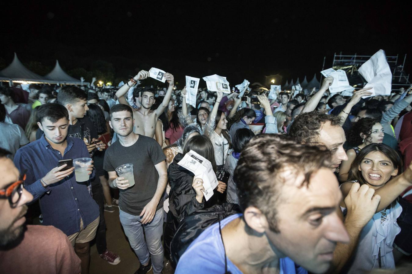 Fotos: Indignación en La Campa por la cancelación del concierto de David Guetta