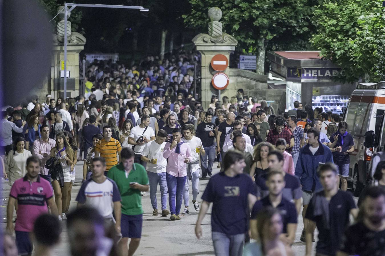 Fotos: Indignación en La Campa por la cancelación del concierto de David Guetta