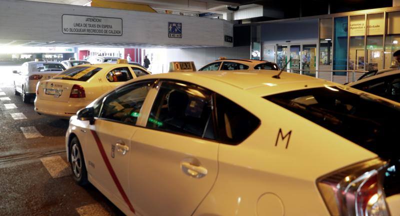 En el aeropuerto de Barajas solo se han ofrecido servicios mínimos a familias con niños y personas con movilidad reducida.