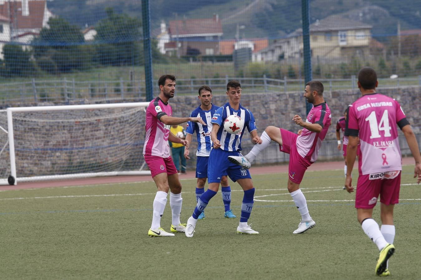 Fotos: Imágenes del partido Naval-Gimnástica