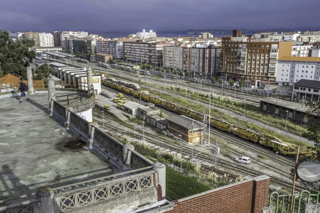 Imagen de archivo de la zona ferroviaria en la que se liberarán 84.000 metros cuadrados de superficie frente a la calle Castilla.