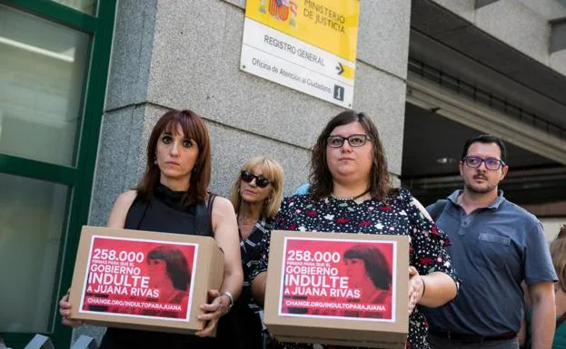 250.000 firmas para pedir el indulto de Juana Rivas