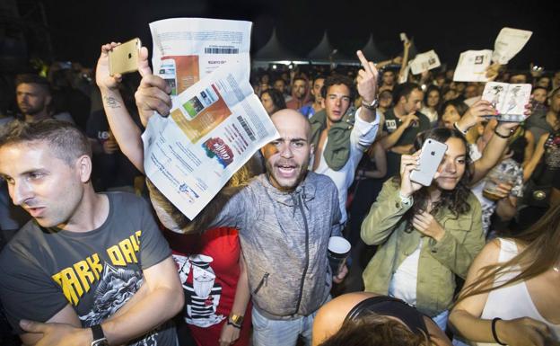 La indignación, el pasado sábado, de un público que vio cancelado el concierto de David Guetta por el que había pagado.