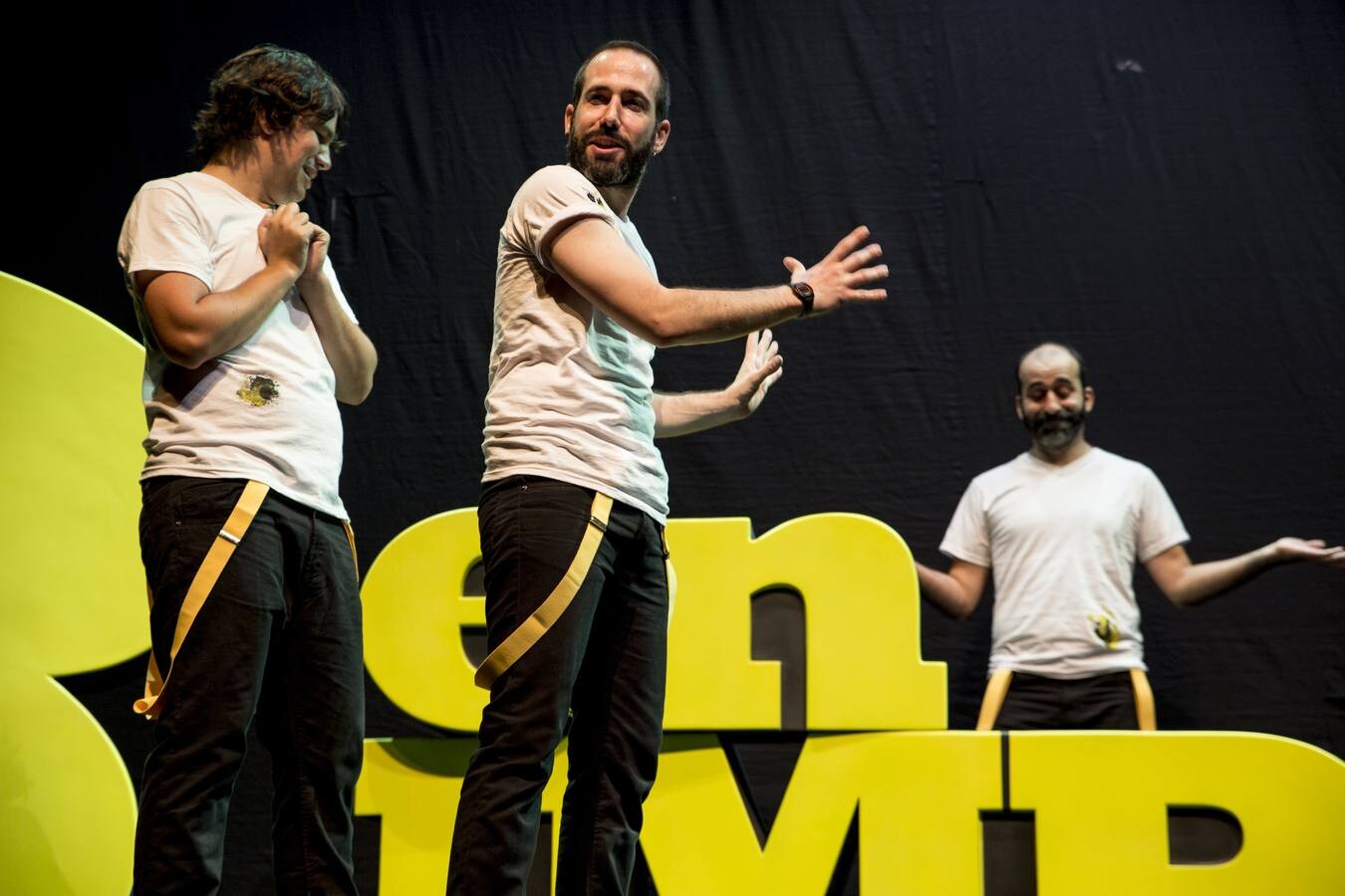 El actor Fer Molina (centro) forma parte del espectáculo Impro Impar Show.