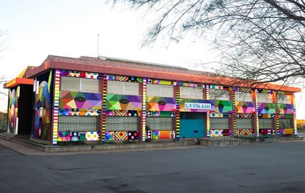 El colegio Vital Alsar consigue los 21.000 euros para que Okuda cubra su fachada con un mural