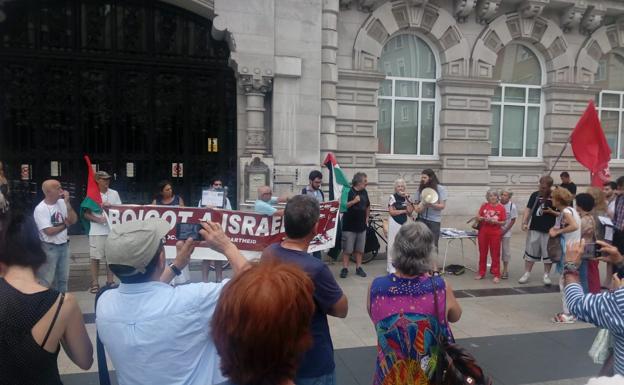 Concentración en Santander contra la detención de la Flotilla de la Libertad por Israel