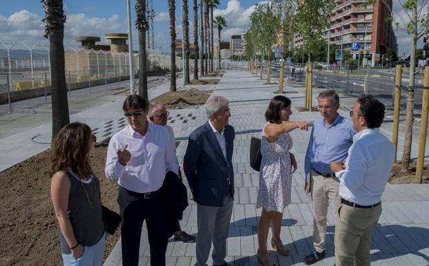 Imagen principal - El nuevo paseo frente a la Estación Marítima se abrirá en septiembre