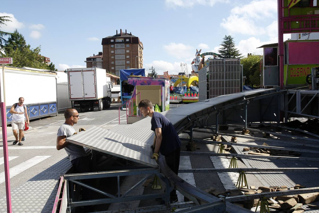 Fotos: Las fiestas de la &#039;Patrona&#039; van tomando forma en Torrelavega