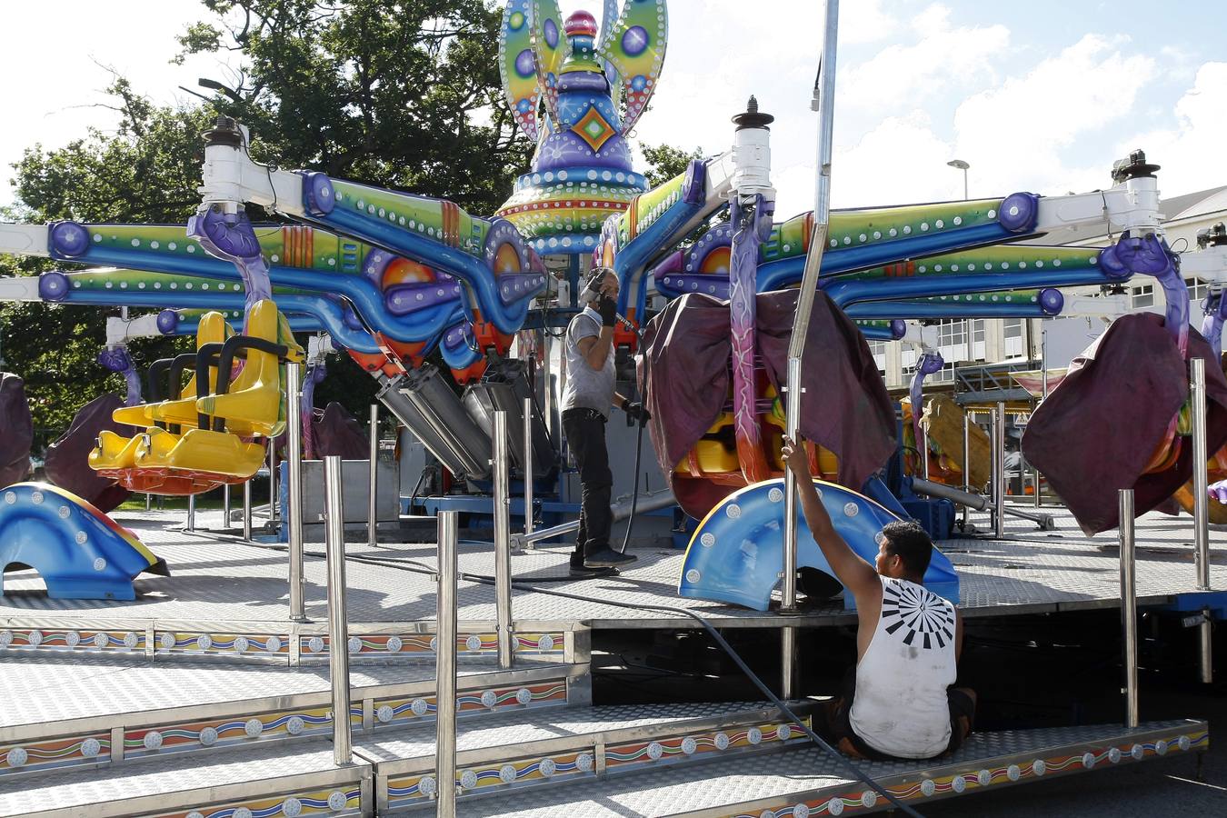 Fotos: Las fiestas de la &#039;Patrona&#039; van tomando forma en Torrelavega