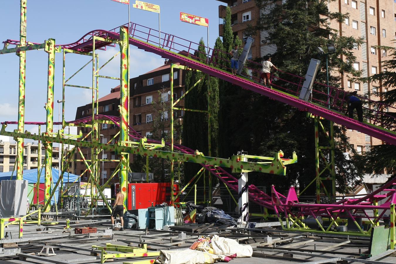 Fotos: Las fiestas de la &#039;Patrona&#039; van tomando forma en Torrelavega