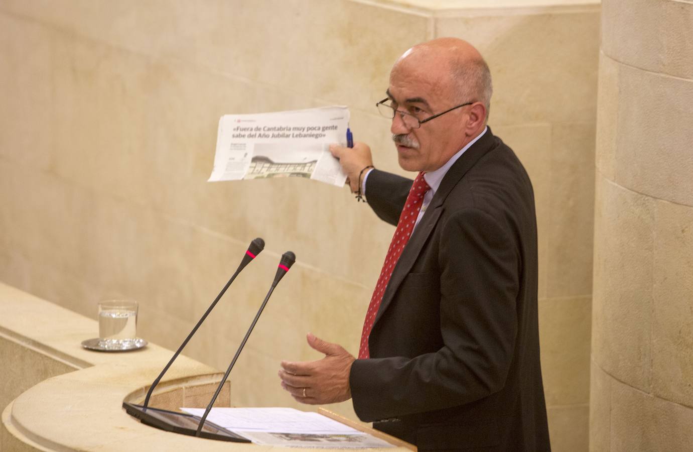 Santiago Recio, durante una intervención en el Parlamento. 