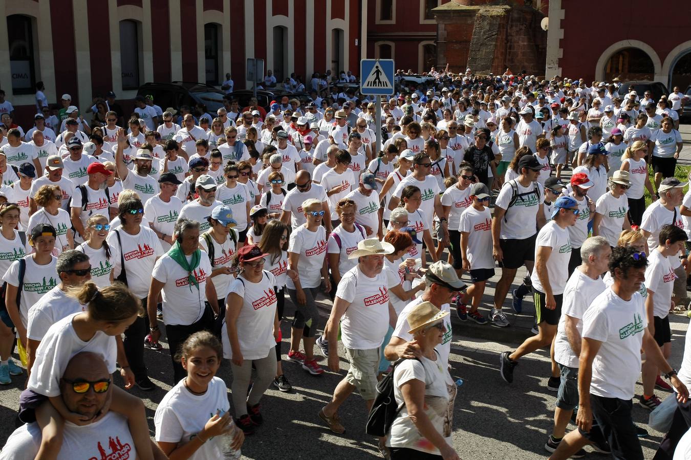 La décima edición de la Marcha Popular por el Bulevar Ronda congregó a cerca de 2.000 personas 