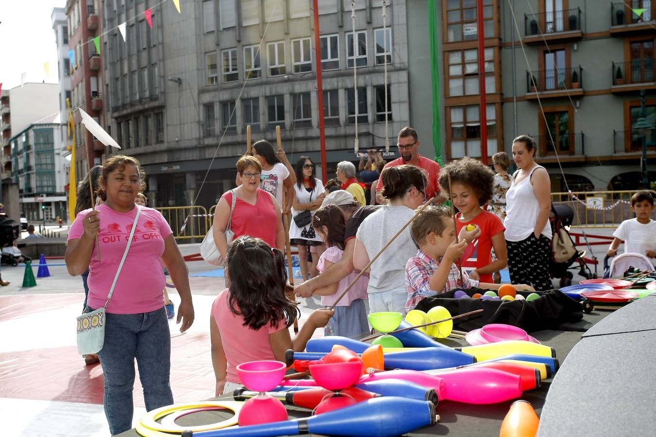 Fotos: Un circo al aire libre en la Plaza Mayor de Torrelavega