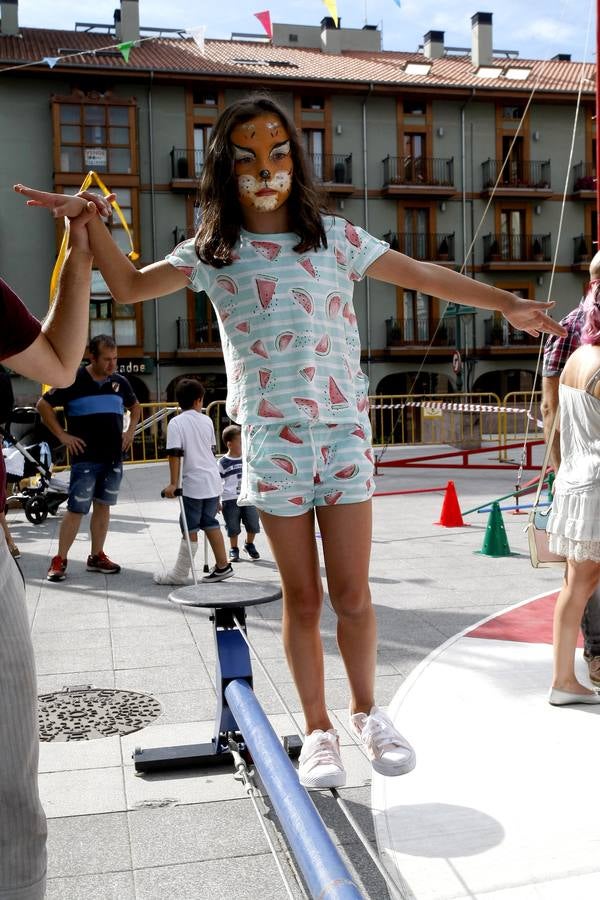 Fotos: Un circo al aire libre en la Plaza Mayor de Torrelavega