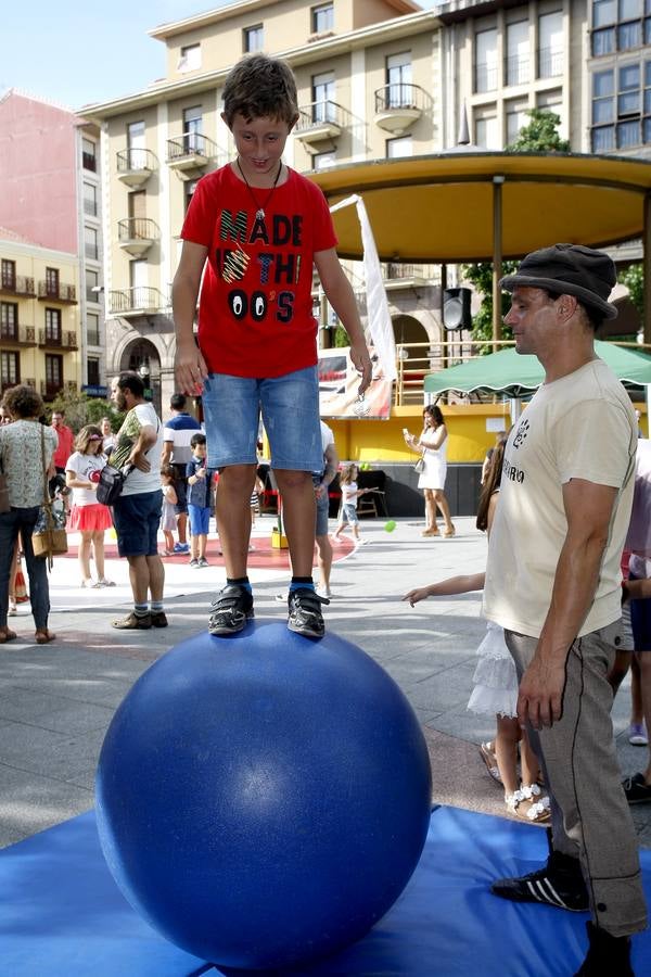 Fotos: Un circo al aire libre en la Plaza Mayor de Torrelavega