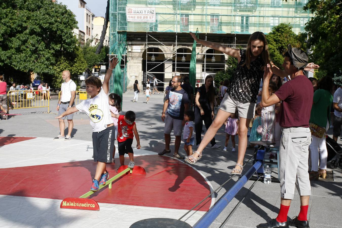 Fotos: Un circo al aire libre en la Plaza Mayor de Torrelavega