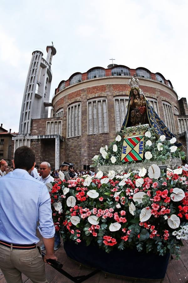 Fotos: Procesión de la Virgen Grande por Torrelavega