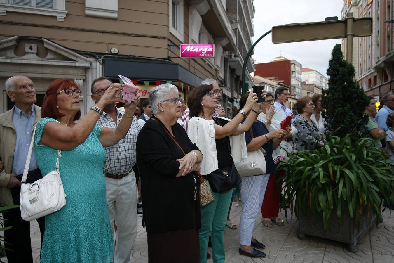 Fotos: Procesión de la Virgen Grande por Torrelavega