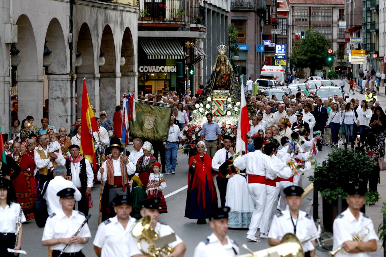 Fotos: Procesión de la Virgen Grande por Torrelavega