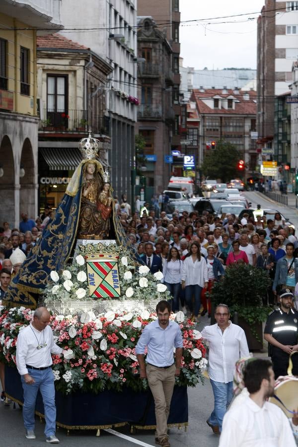 Fotos: Procesión de la Virgen Grande por Torrelavega