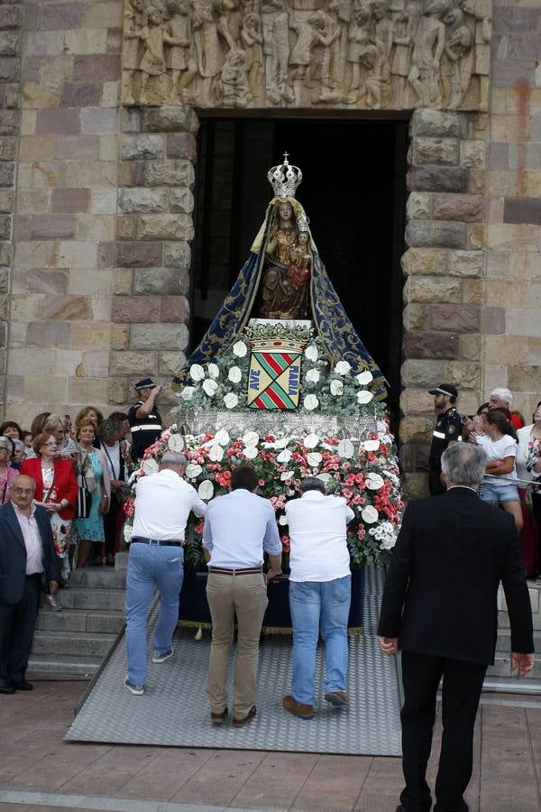 Fotos: Procesión de la Virgen Grande por Torrelavega