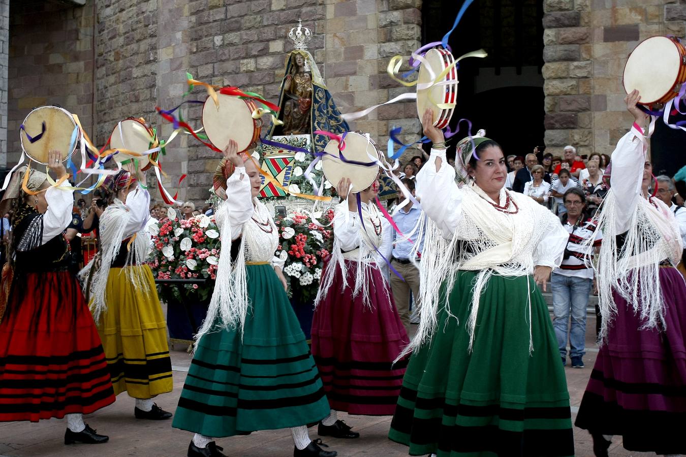 Fotos: Procesión de la Virgen Grande por Torrelavega