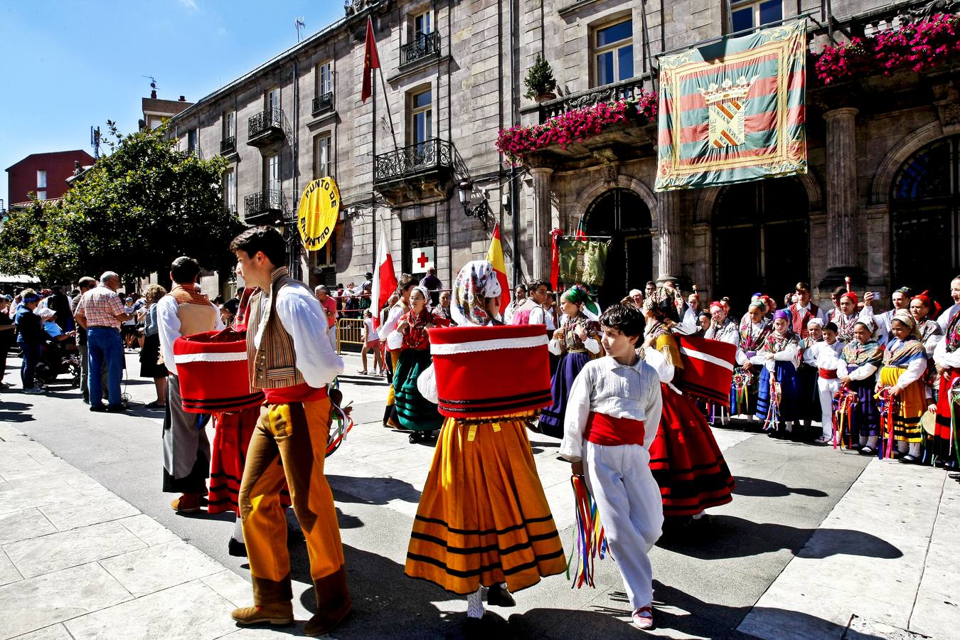 Fotos: Folclore cántabro en las fiestas de