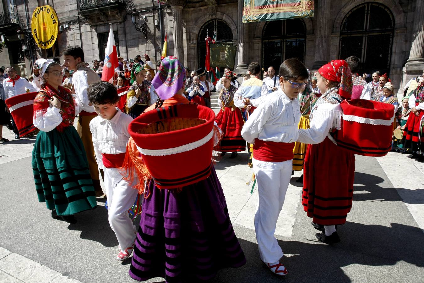 Fotos: Folclore cántabro en las fiestas de