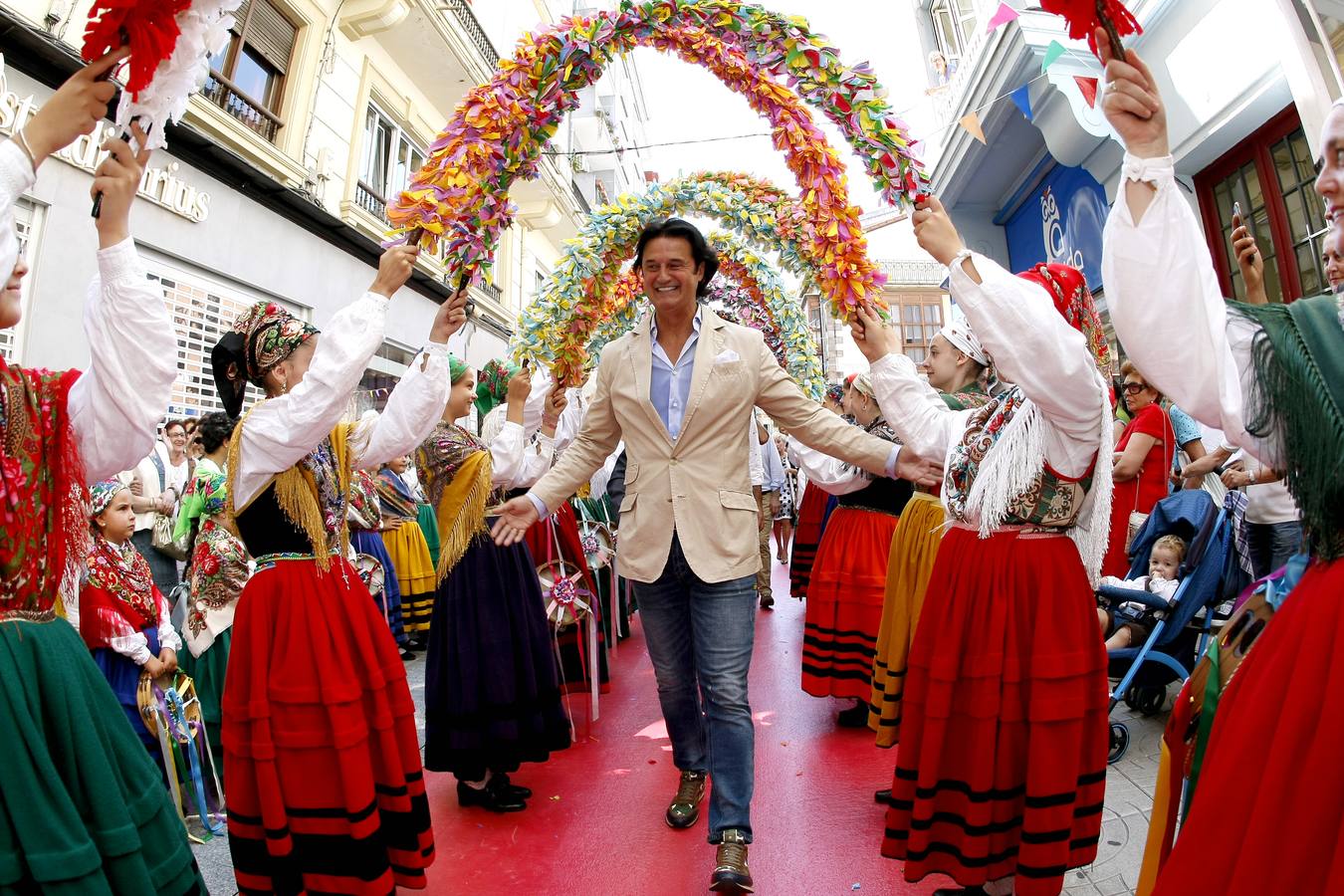 Fotos: El nombre de Poty ya luce en el &#039;Paseo de la Fama&#039; de Torrelavega