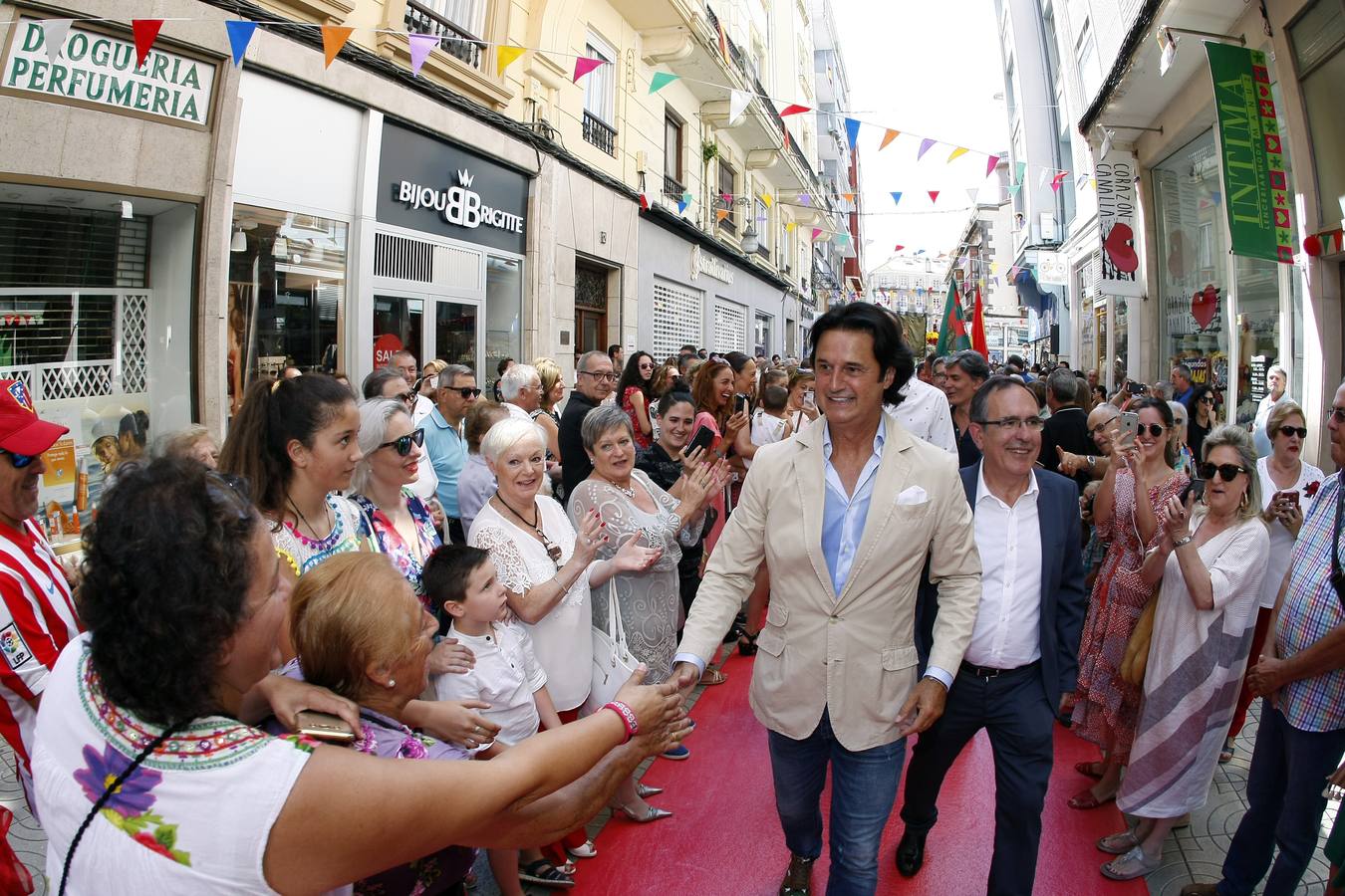 Fotos: El nombre de Poty ya luce en el &#039;Paseo de la Fama&#039; de Torrelavega