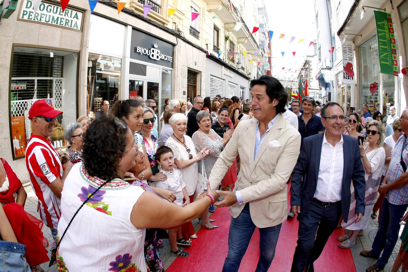 Fotos: El nombre de Poty ya luce en el &#039;Paseo de la Fama&#039; de Torrelavega