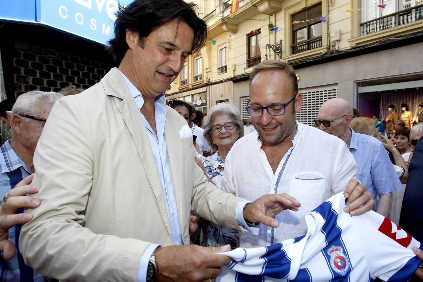 Fotos: El nombre de Poty ya luce en el &#039;Paseo de la Fama&#039; de Torrelavega