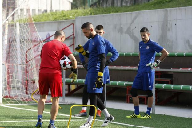 Álex Ruiz, Adrián Peón y Óscar Santiago, durante un entrenamiento.