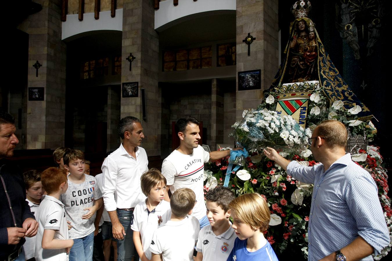 Fotos: Ofrenda floral de la Gimnástica a la Virgen Grande