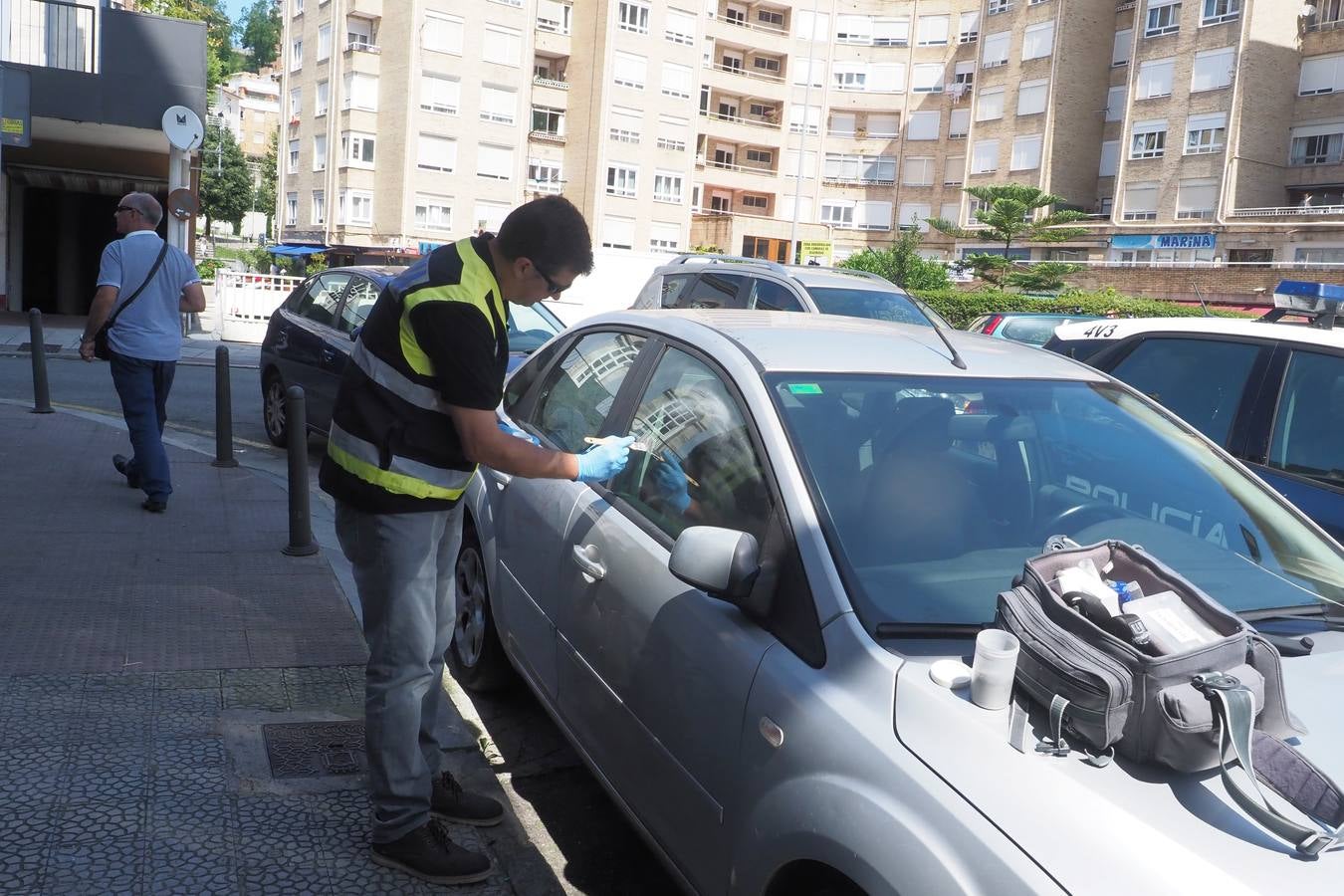 La Policía Nacional investiga los hechos ocurridos a las 09.30 horas en la calle Barcelona | La víctima fue trasladada en estado muy grave a los quirófanos de Valdecilla