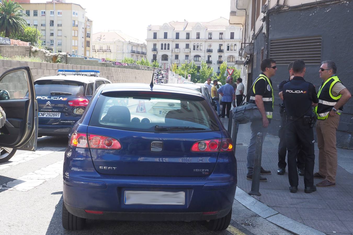 La Policía Nacional investiga los hechos ocurridos a las 09.30 horas en la calle Barcelona | La víctima fue trasladada en estado muy grave a los quirófanos de Valdecilla