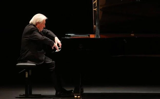 Joaquín Achúcarro, que presidió el reciente Concurso Internacional de Santander, durante una reciente actuación en el Teatro Arriaga de Bilbao. 